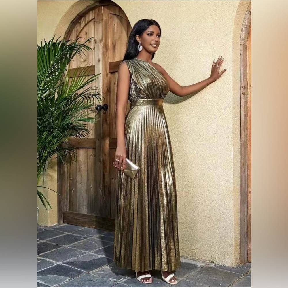 Elegant Gold Evening Gown